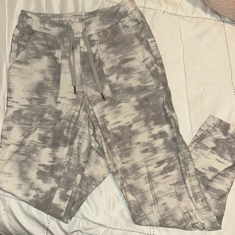 “Farallon Printed Jogger” from Athleta